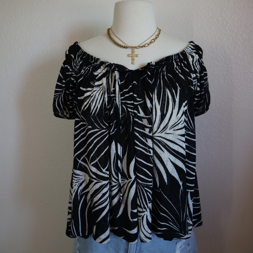 Torrid Top Off the Shoulder Black White L 00 Tropical Peasant Tie Front Gauze